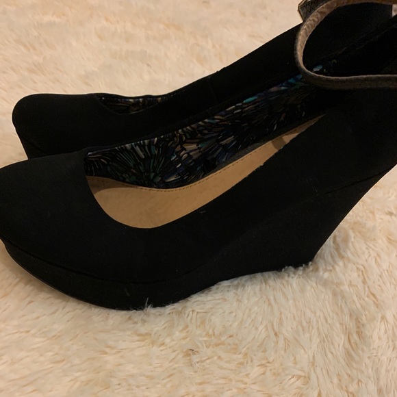 Black Wedges with ankle straps - Picture 3 of 8